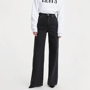 Levi's wide leg Ribcage Jeans in Black Book 30x34